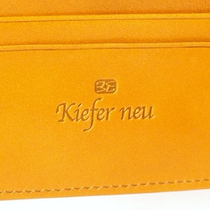 レザーの染めが程よい色気を漂わせるキーファーノイの革財布